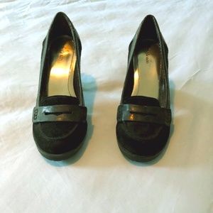 Women's suede loafer